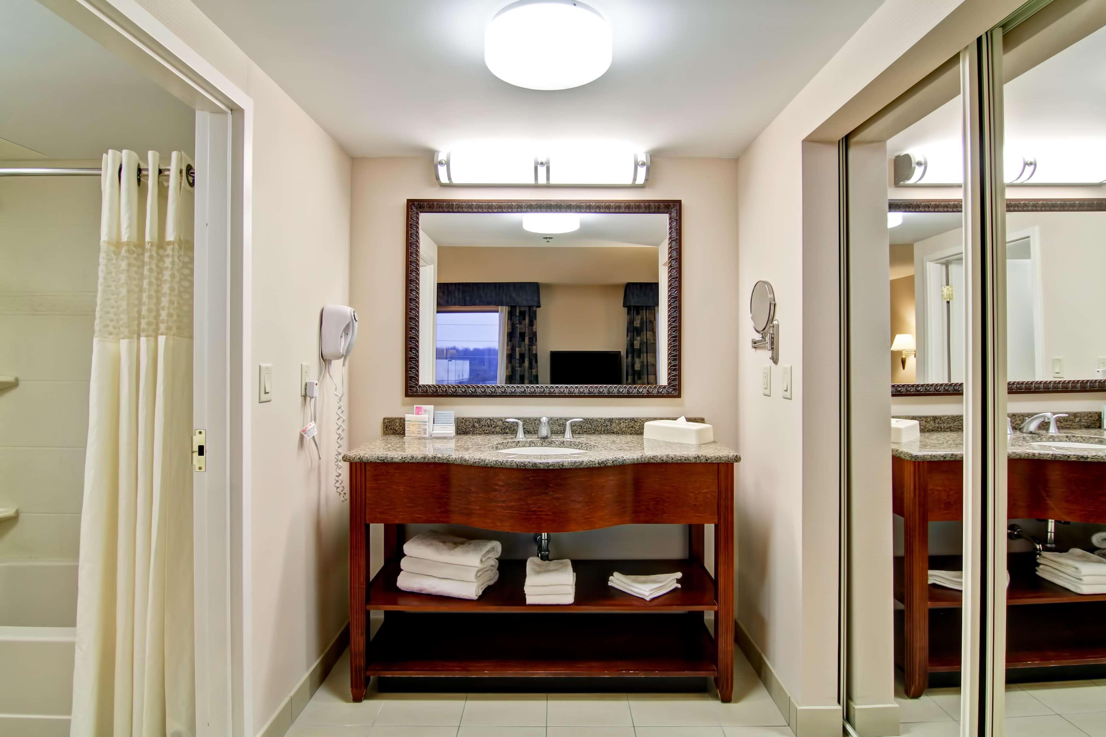 Hampton Inn & Suites Guelph Ngoại thất bức ảnh